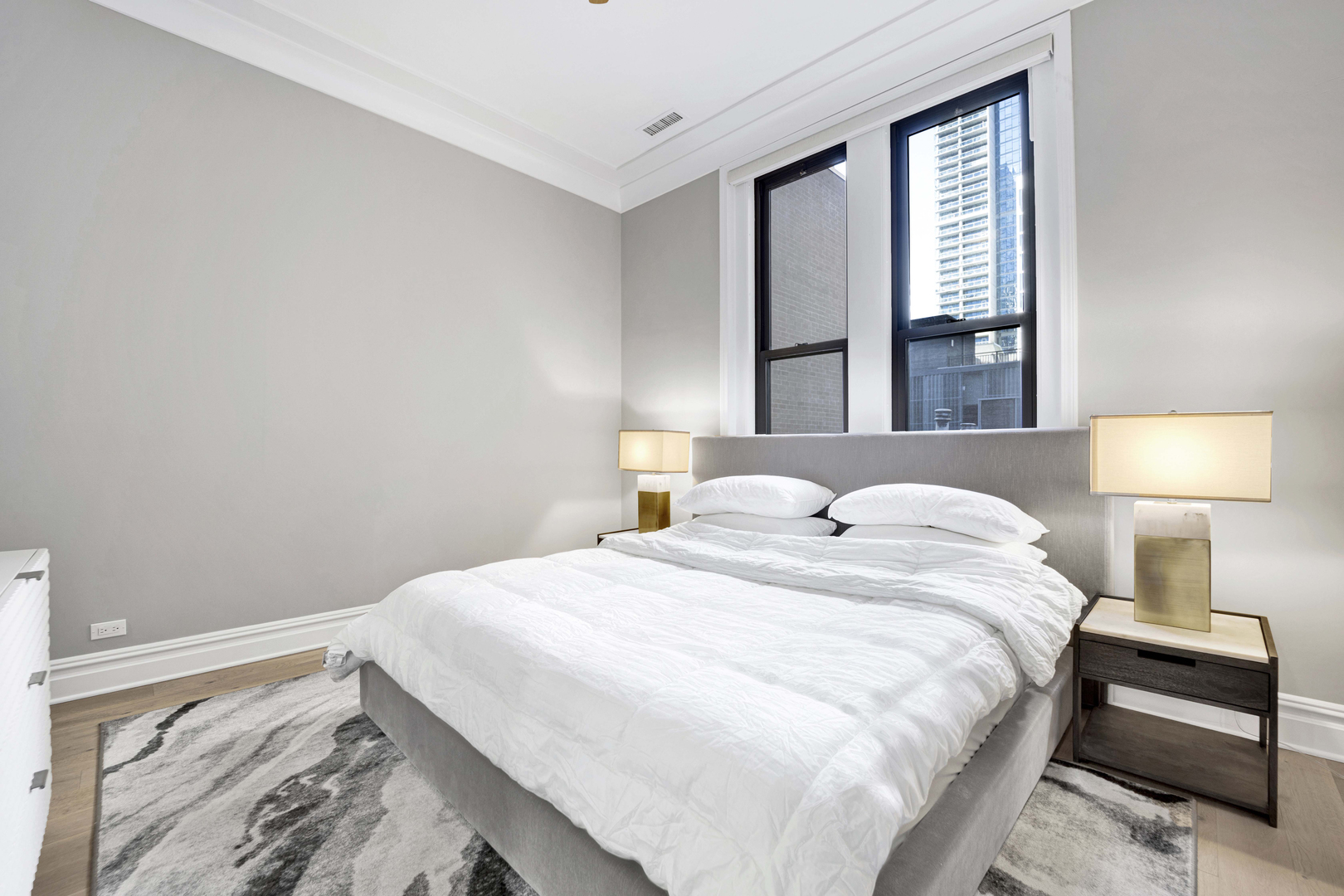816 N Dearborn Street Unit: 2