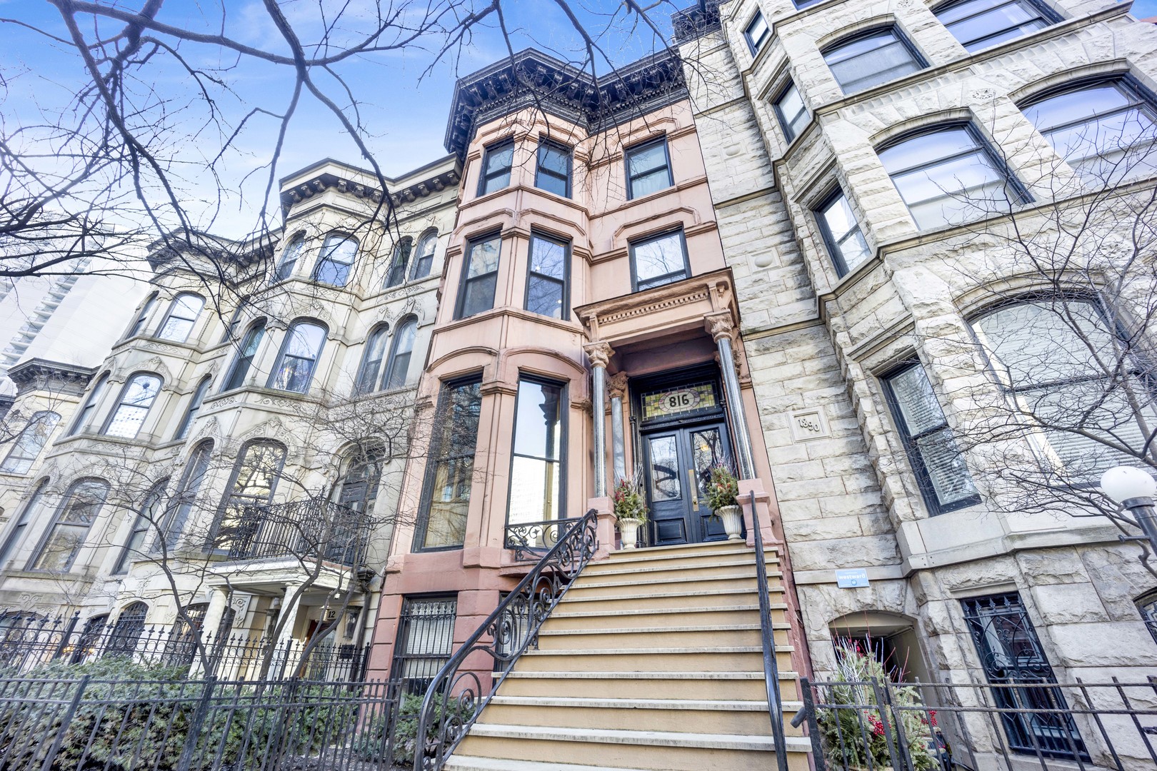 816 N Dearborn Street Unit: 2