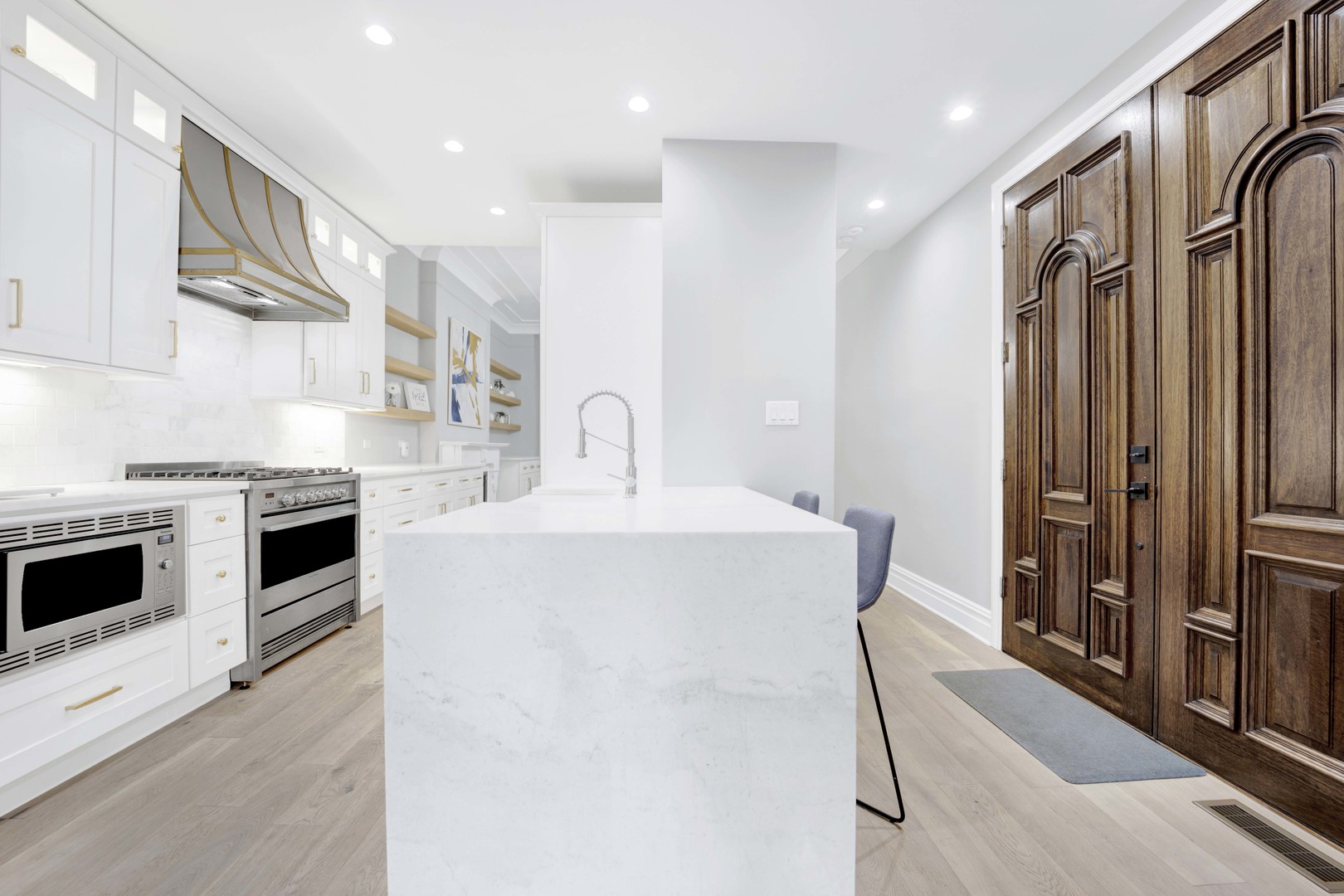 816 N Dearborn Street Unit: 2