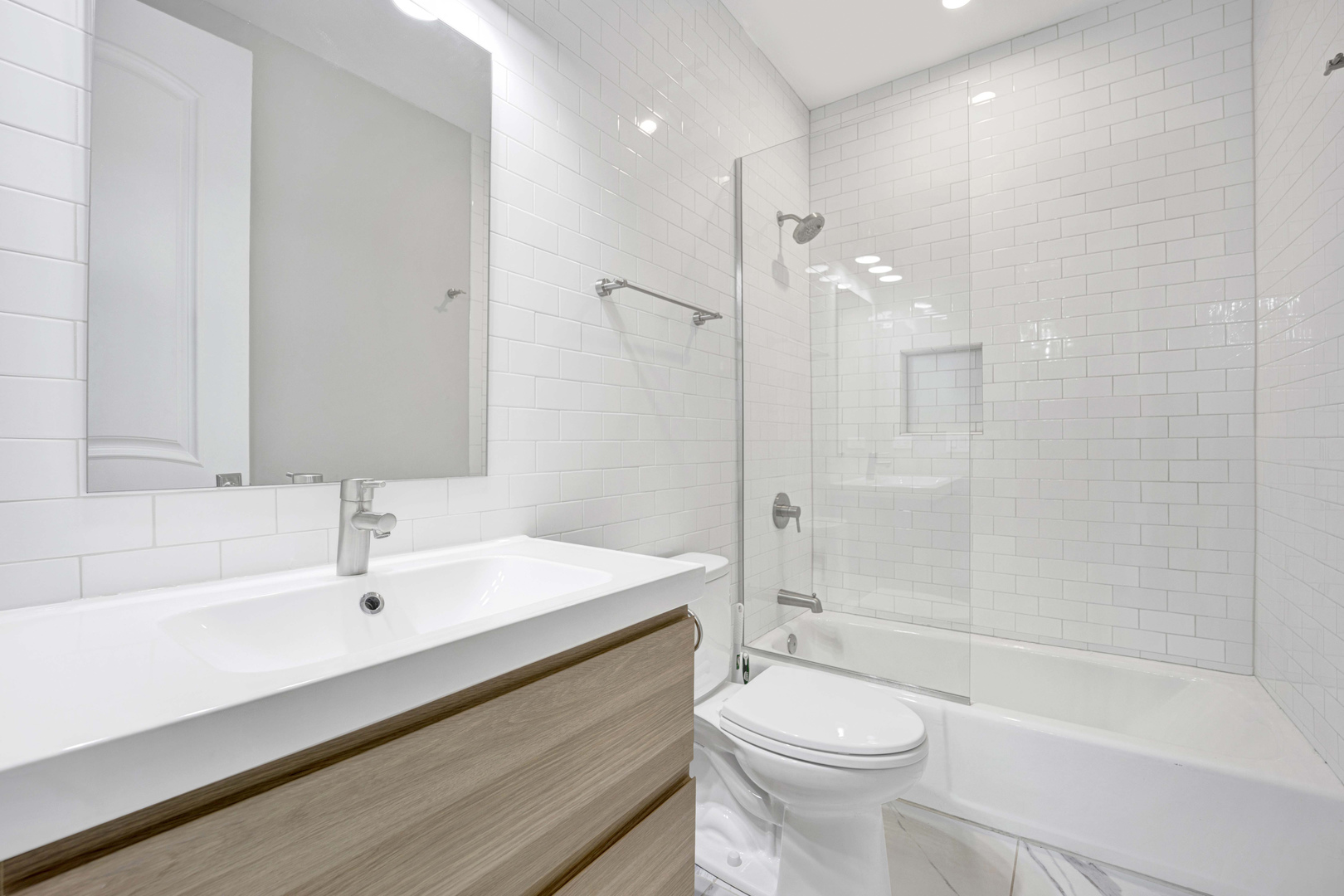 816 N Dearborn Street Unit: 2