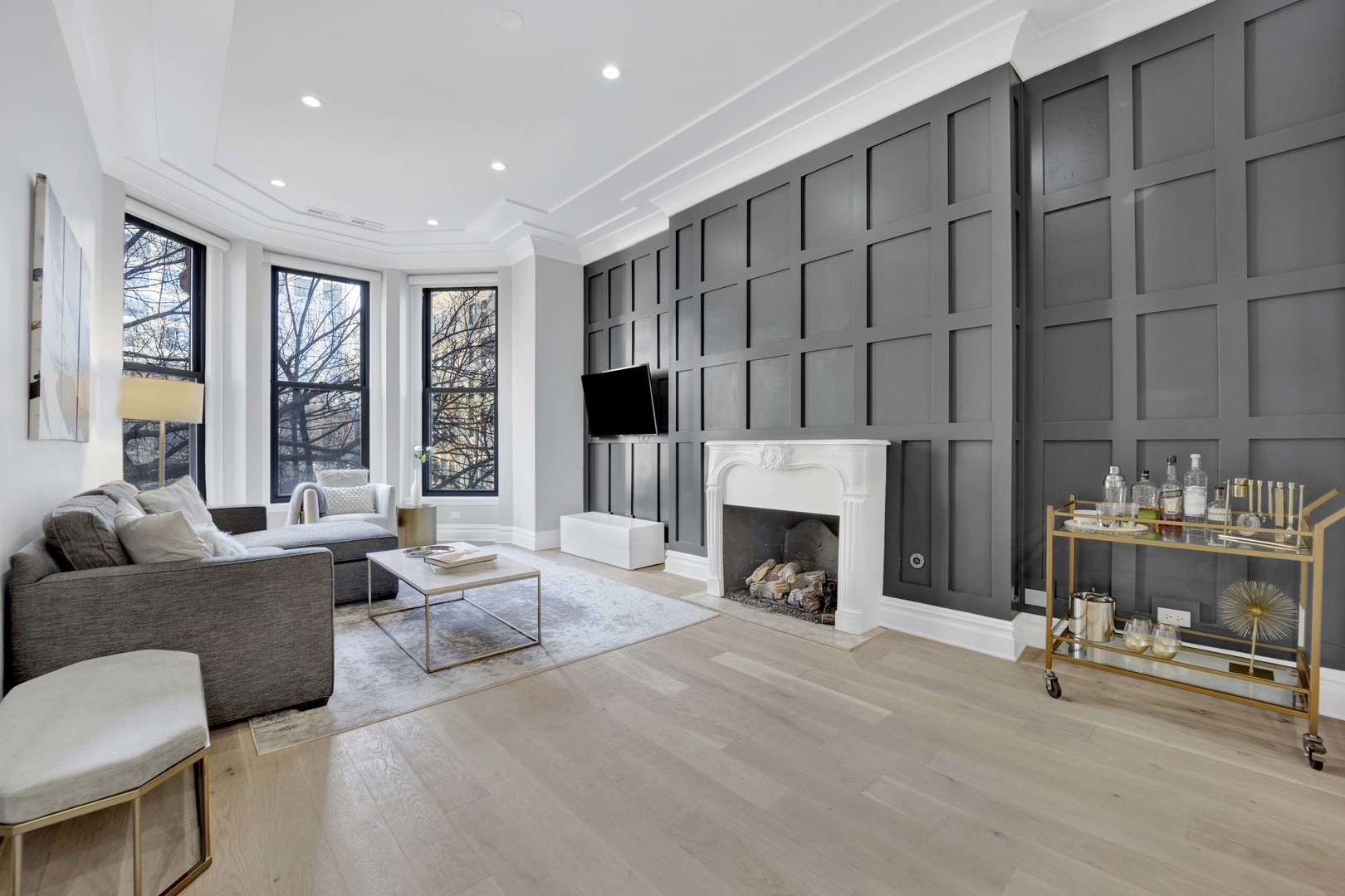 816 N Dearborn Street Unit: 2