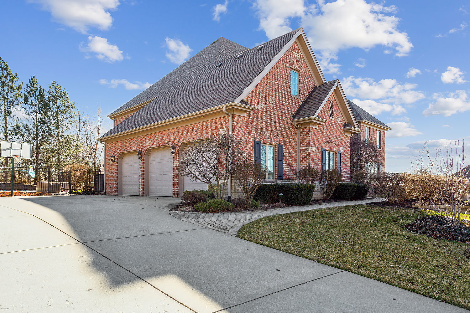 10931 Royal Oaks Lane
