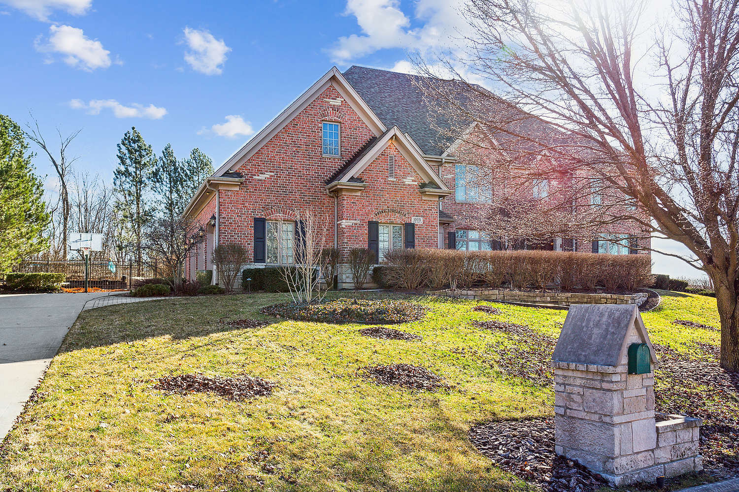 10931 Royal Oaks Lane