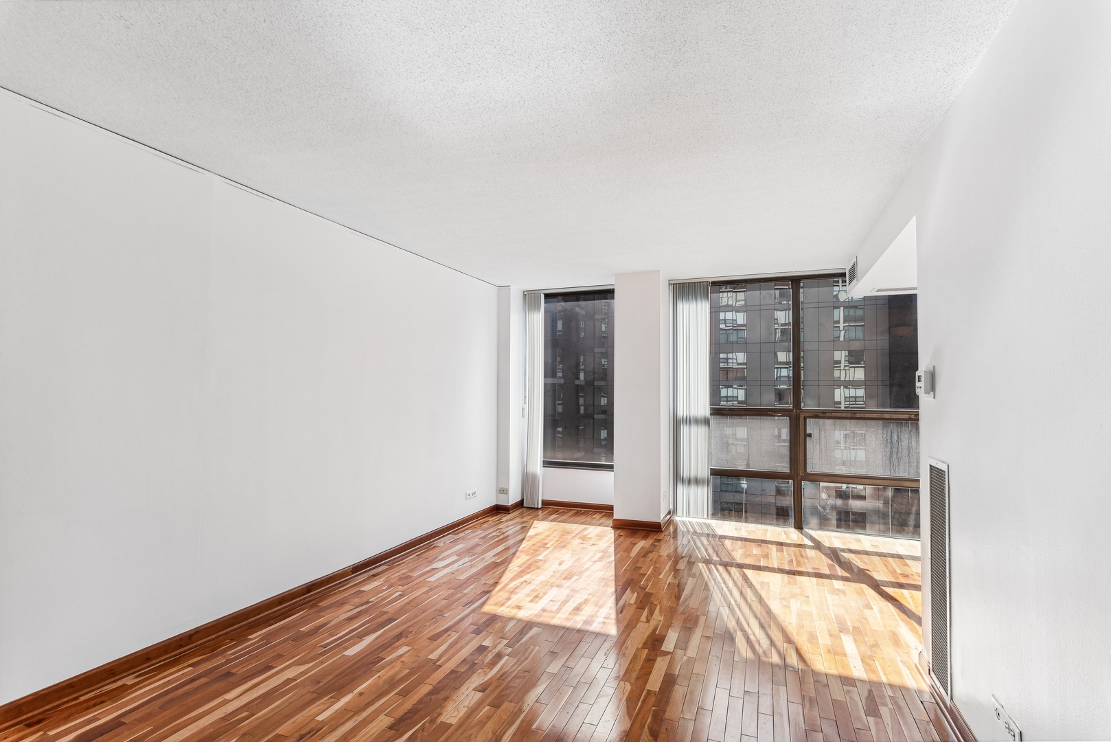 230 E ONTARIO Street Unit: 1504