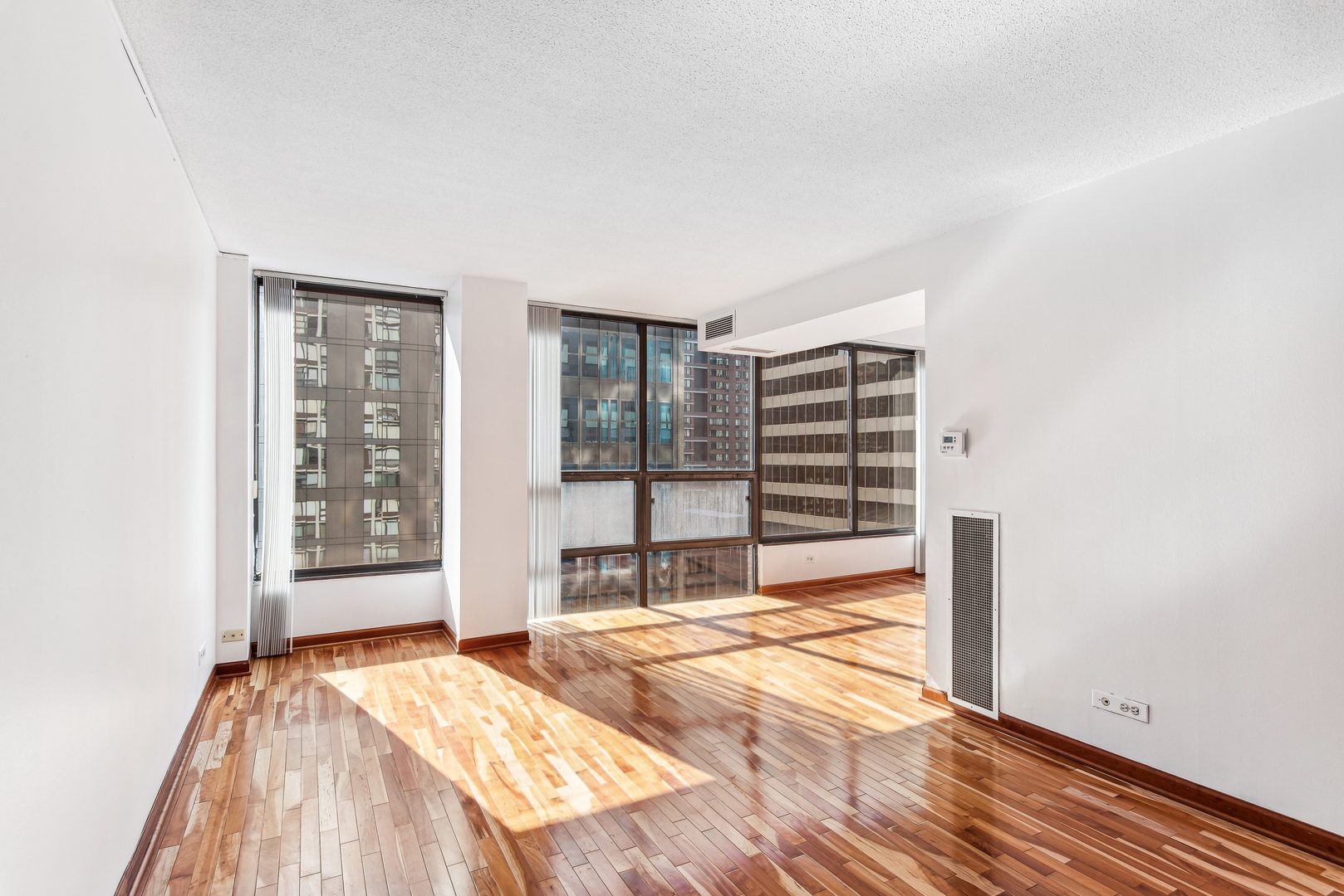 230 E ONTARIO Street Unit: 1504
