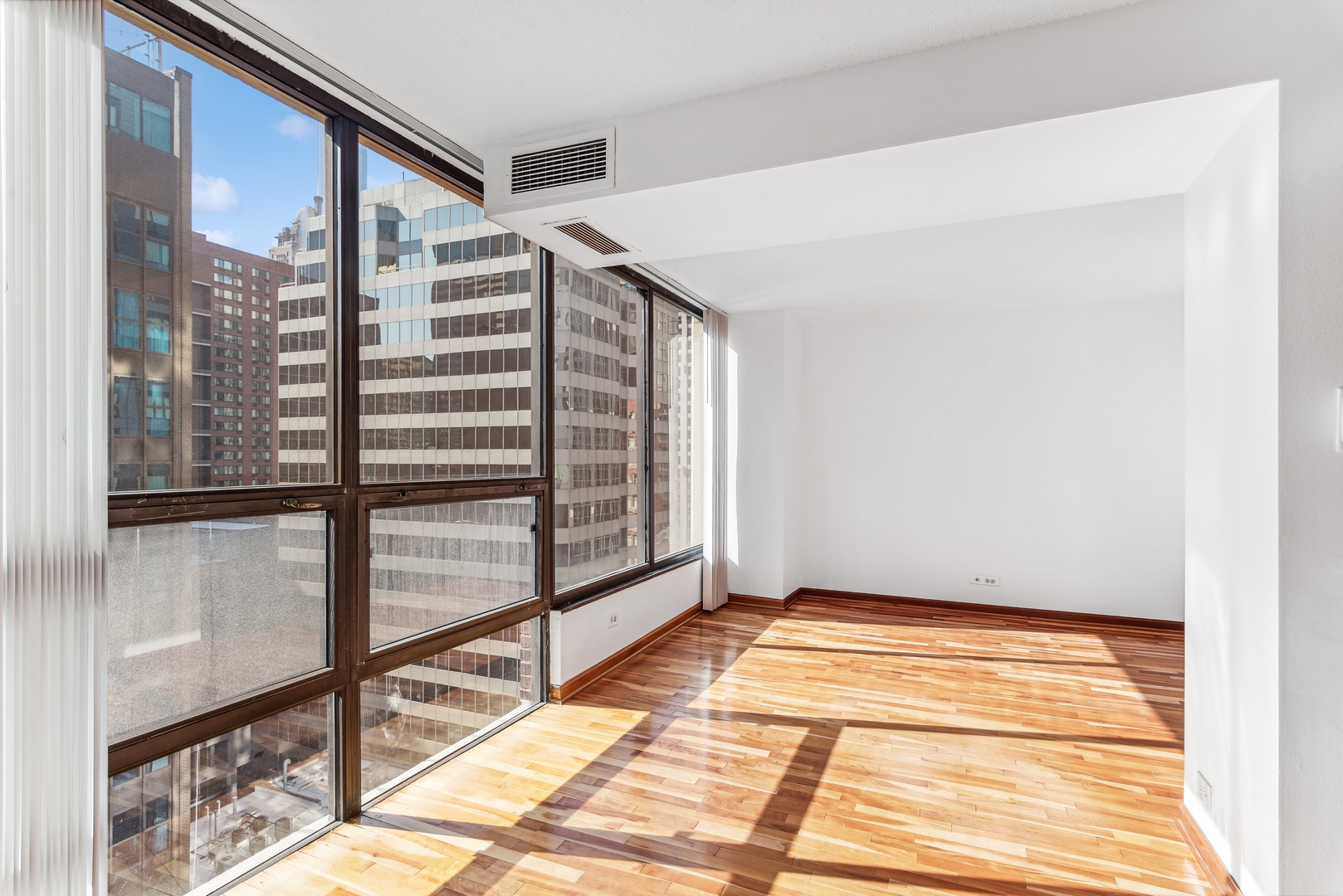 230 E ONTARIO Street Unit: 1504