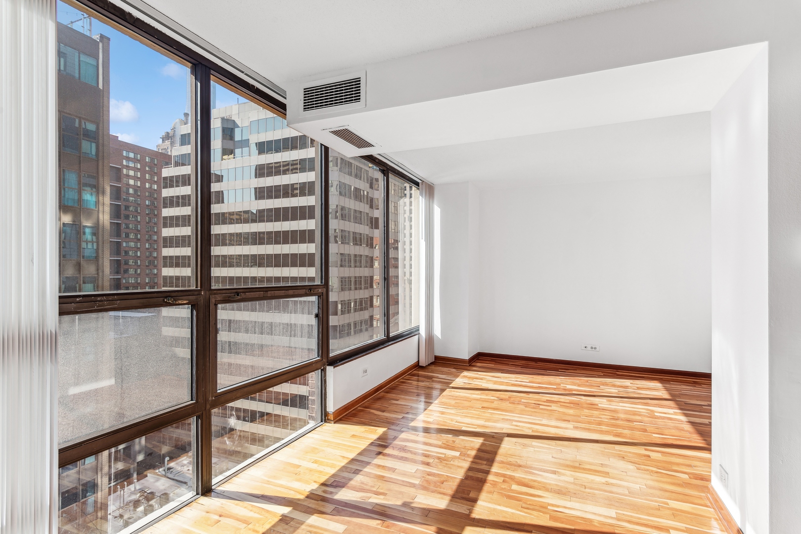 230 E ONTARIO Street Unit: 1504