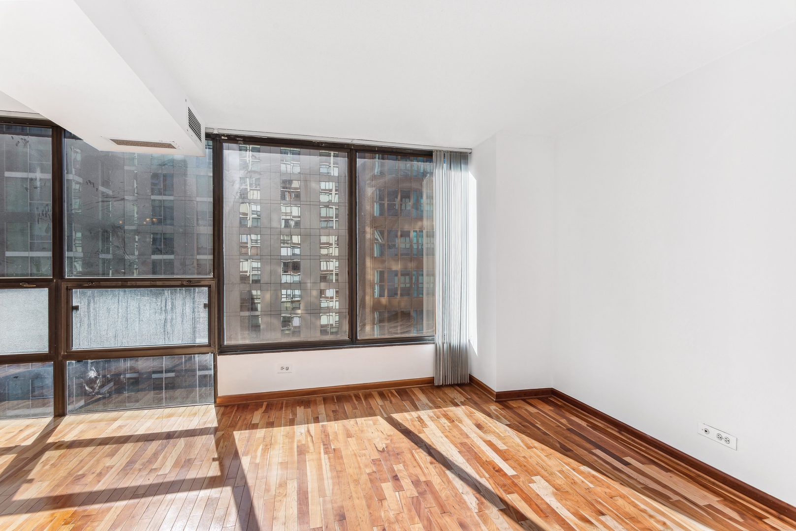 230 E ONTARIO Street Unit: 1504