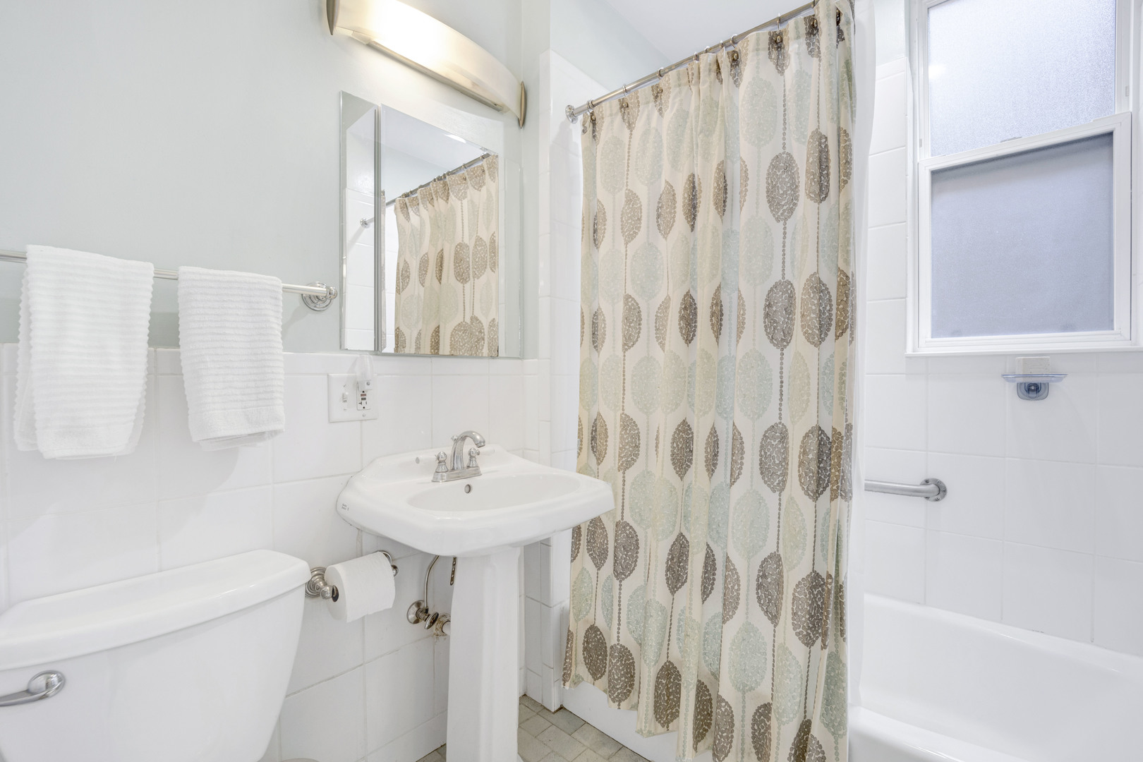 2104 W Addison Street Unit: 2
