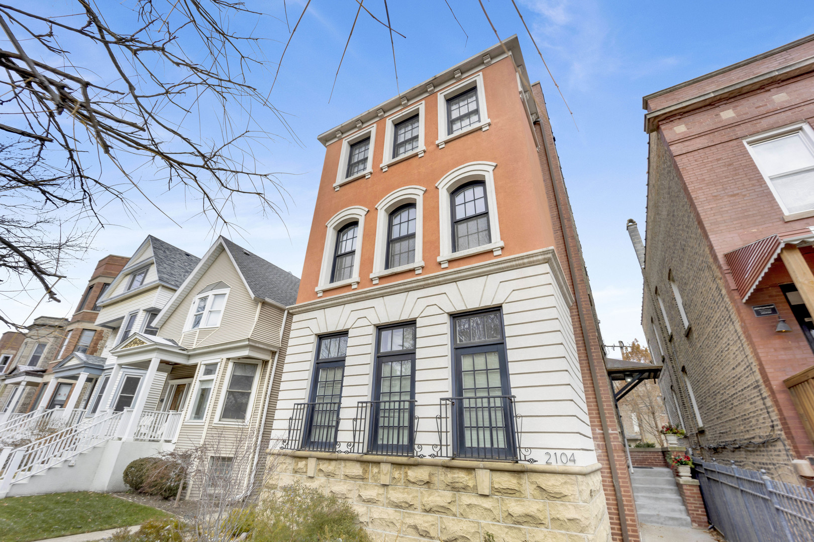 2104 W Addison Street Unit: 2