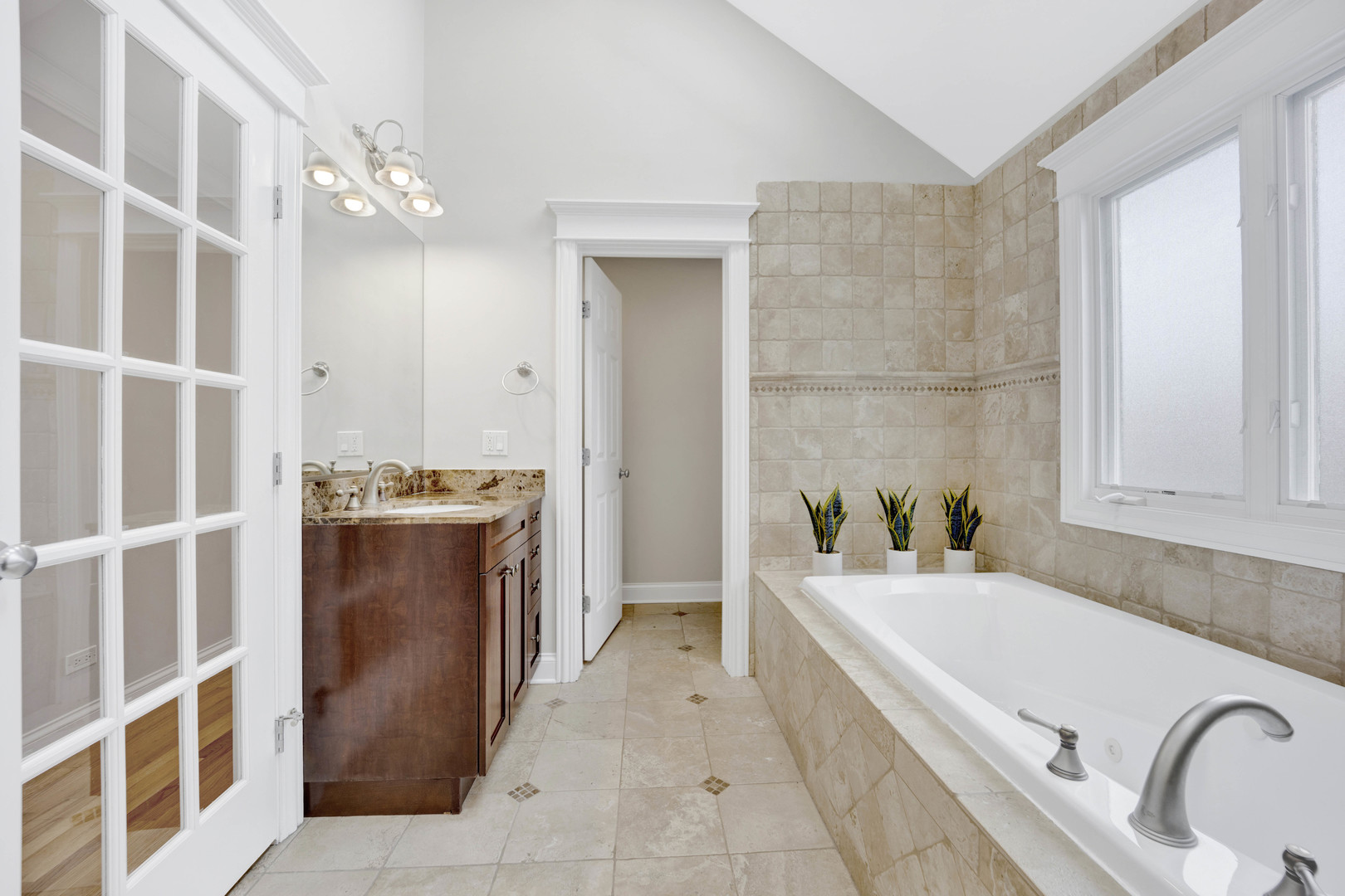 2469 W Cullom Avenue