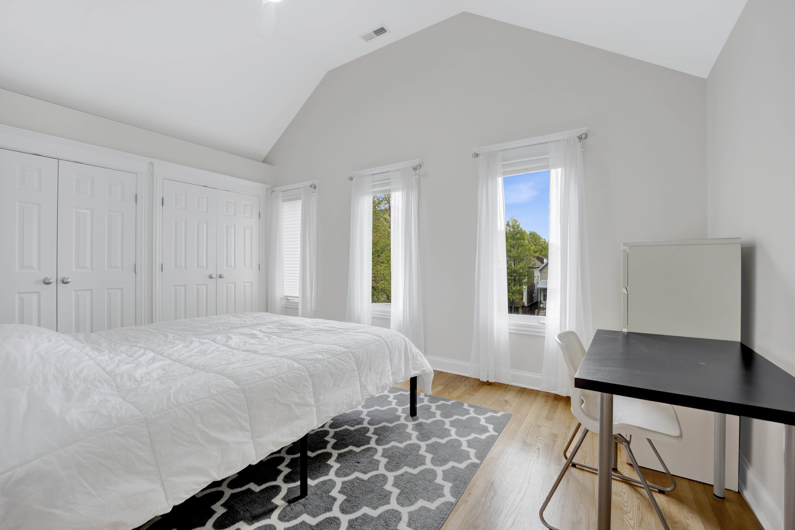 2469 W Cullom Avenue