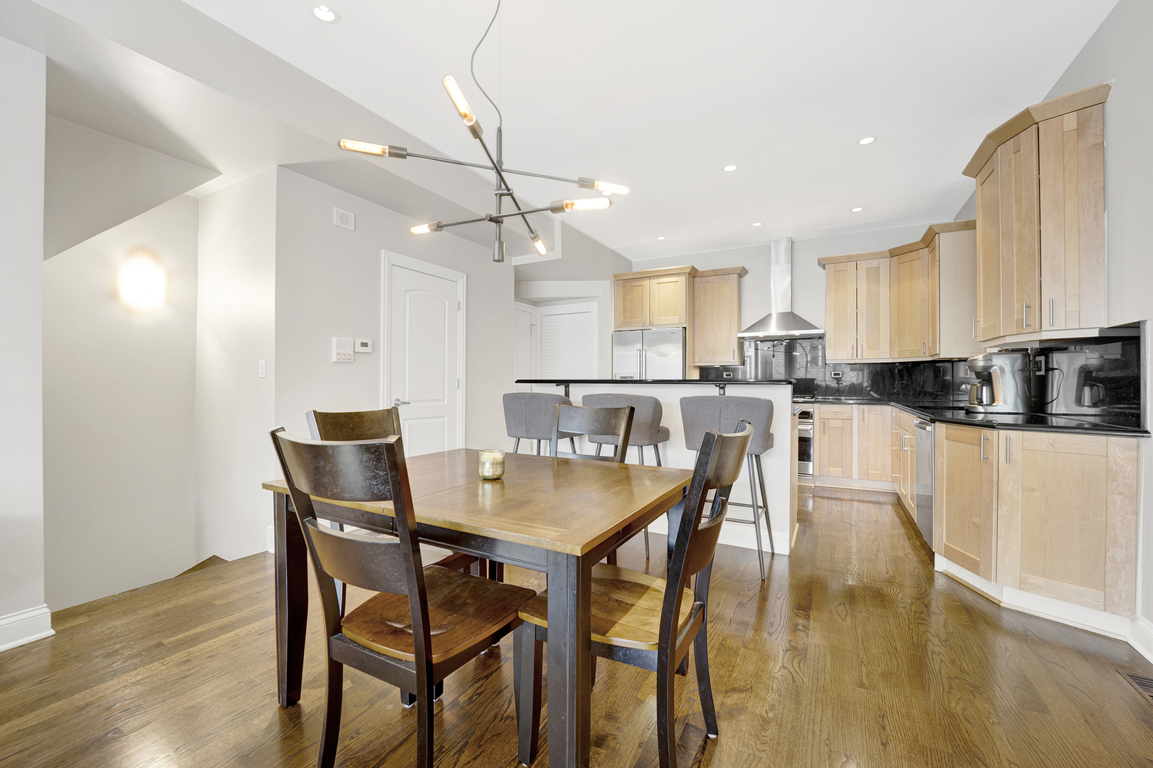 1321 N BOSWORTH Avenue Unit: 1S