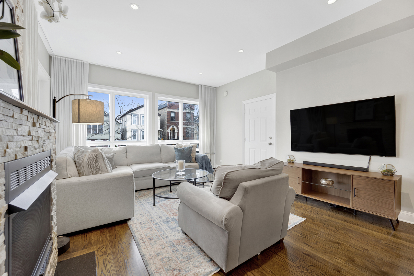 1321 N BOSWORTH Avenue Unit: 1S
