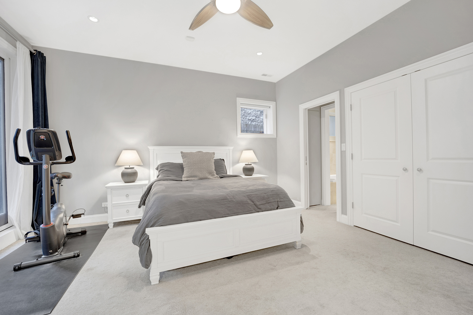1321 N BOSWORTH Avenue Unit: 1S