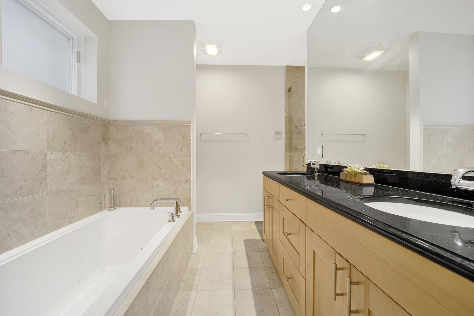 1321 N BOSWORTH Avenue Unit: 1S