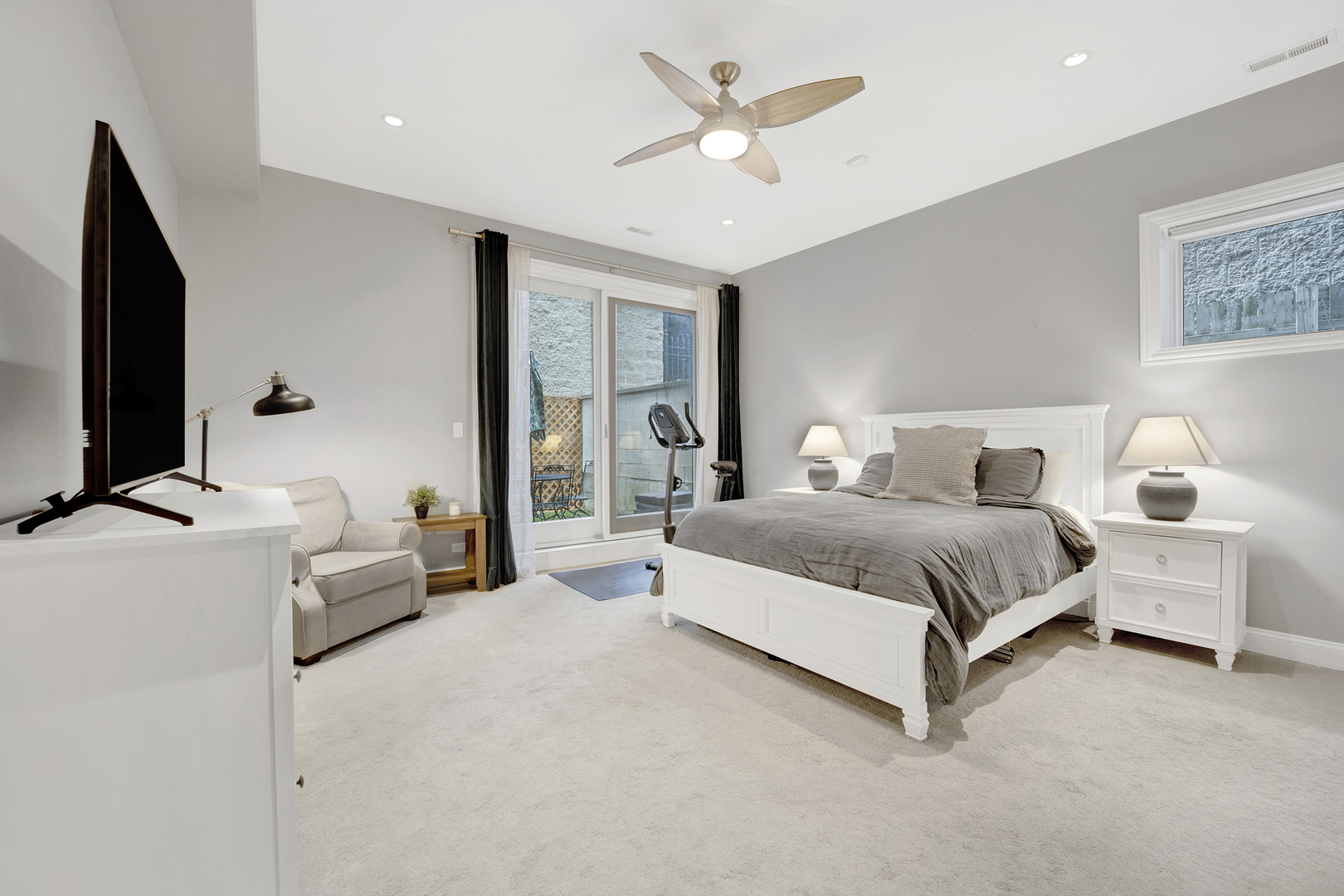 1321 N BOSWORTH Avenue Unit: 1S