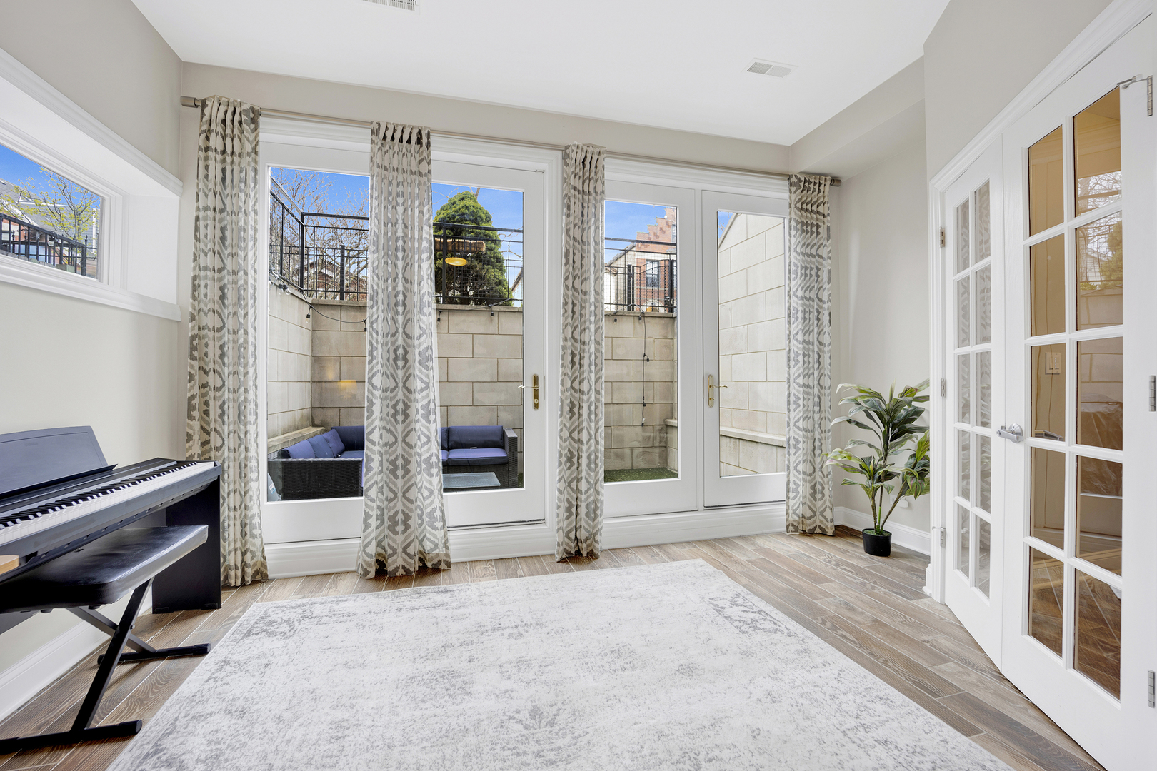 1321 N BOSWORTH Avenue Unit: 1S