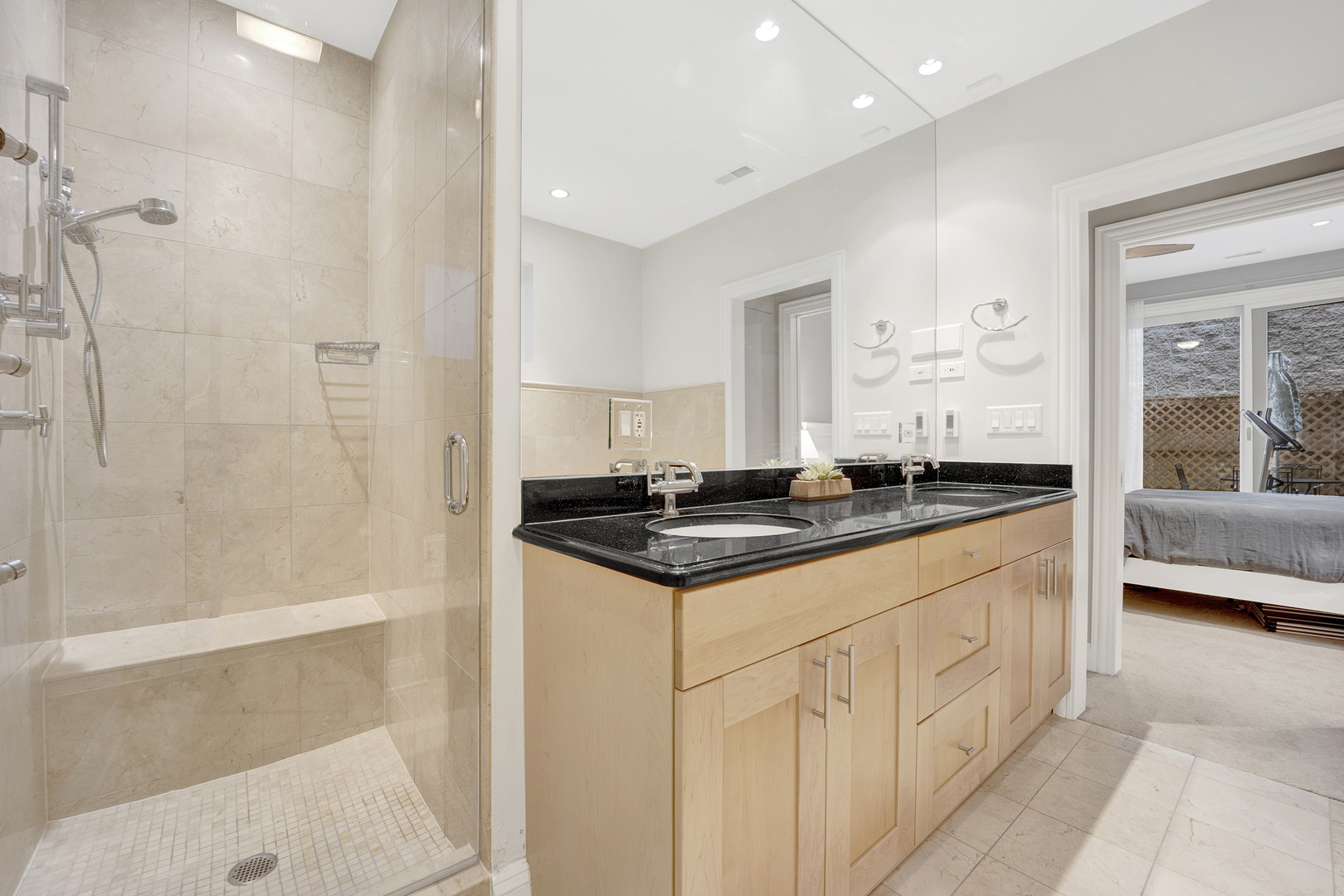 1321 N BOSWORTH Avenue Unit: 1S