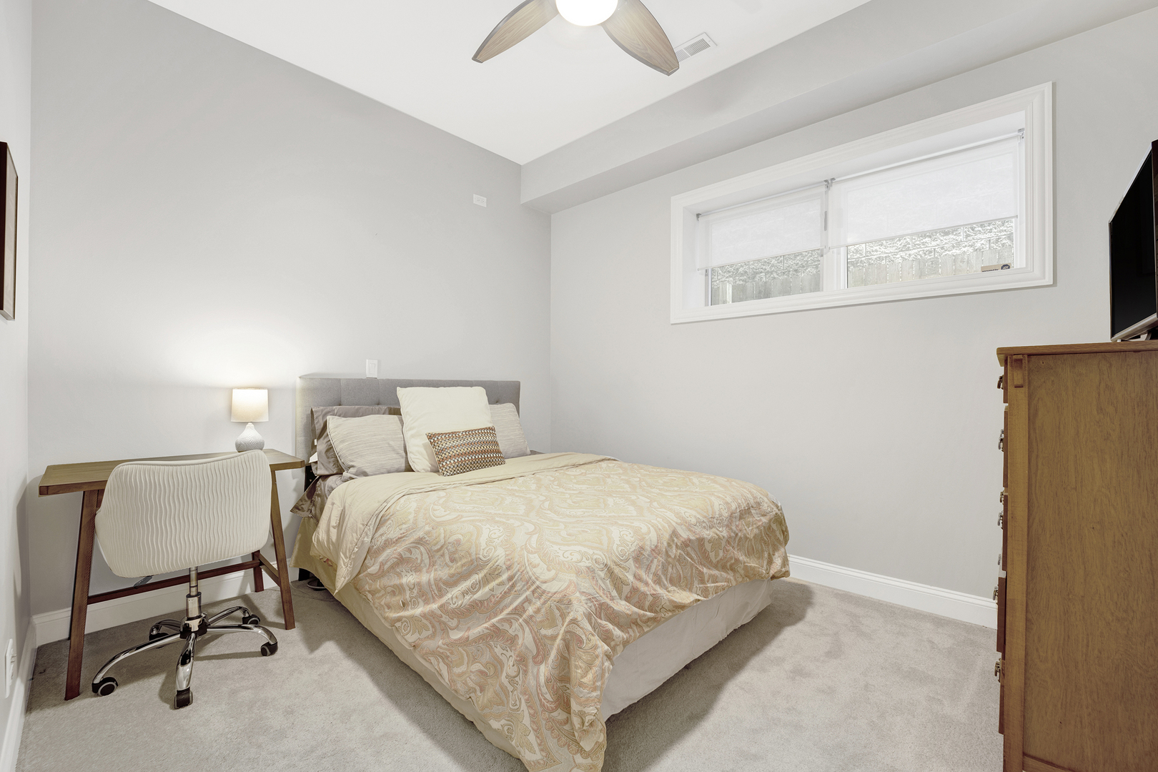 1321 N BOSWORTH Avenue Unit: 1S
