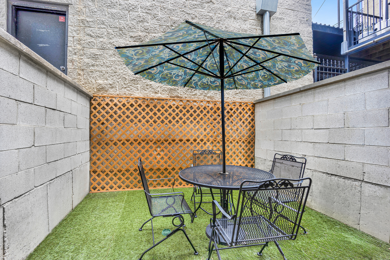 1321 N BOSWORTH Avenue Unit: 1S