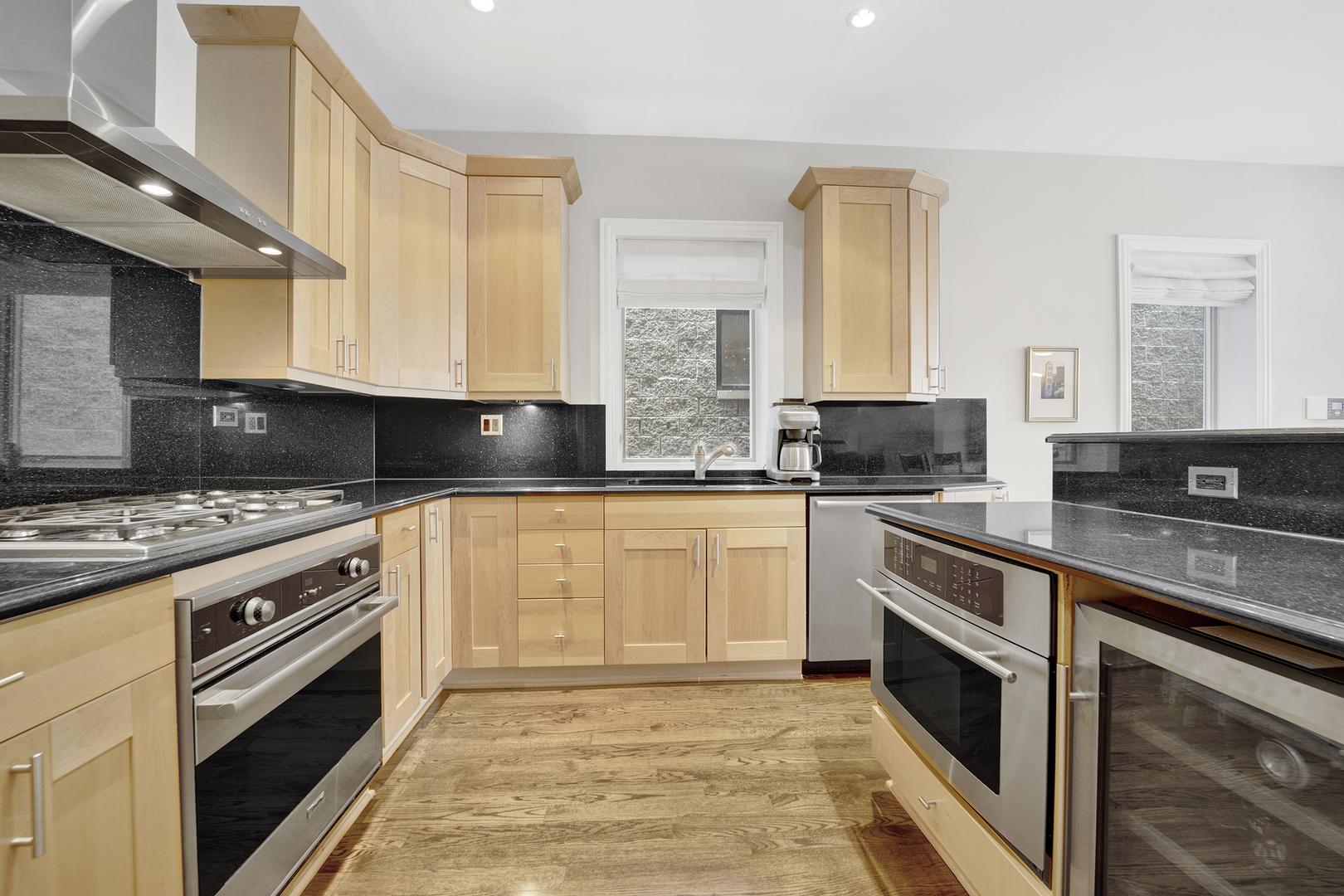 1321 N BOSWORTH Avenue Unit: 1S
