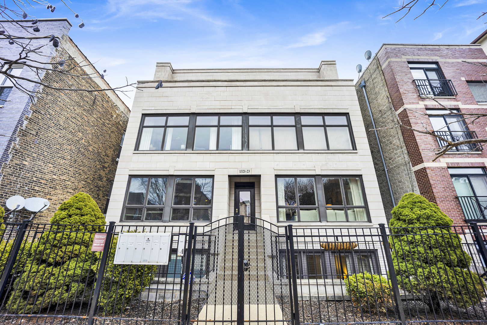 1321 N BOSWORTH Avenue Unit: 1S
