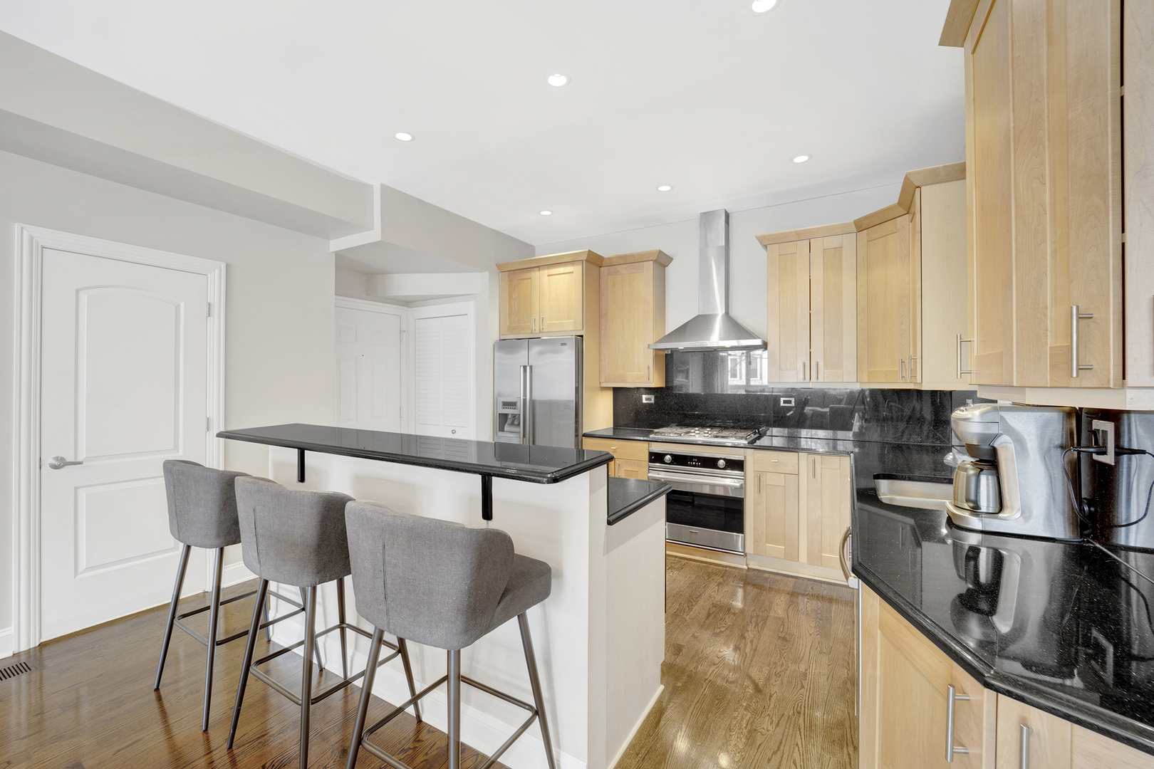 1321 N BOSWORTH Avenue Unit: 1S