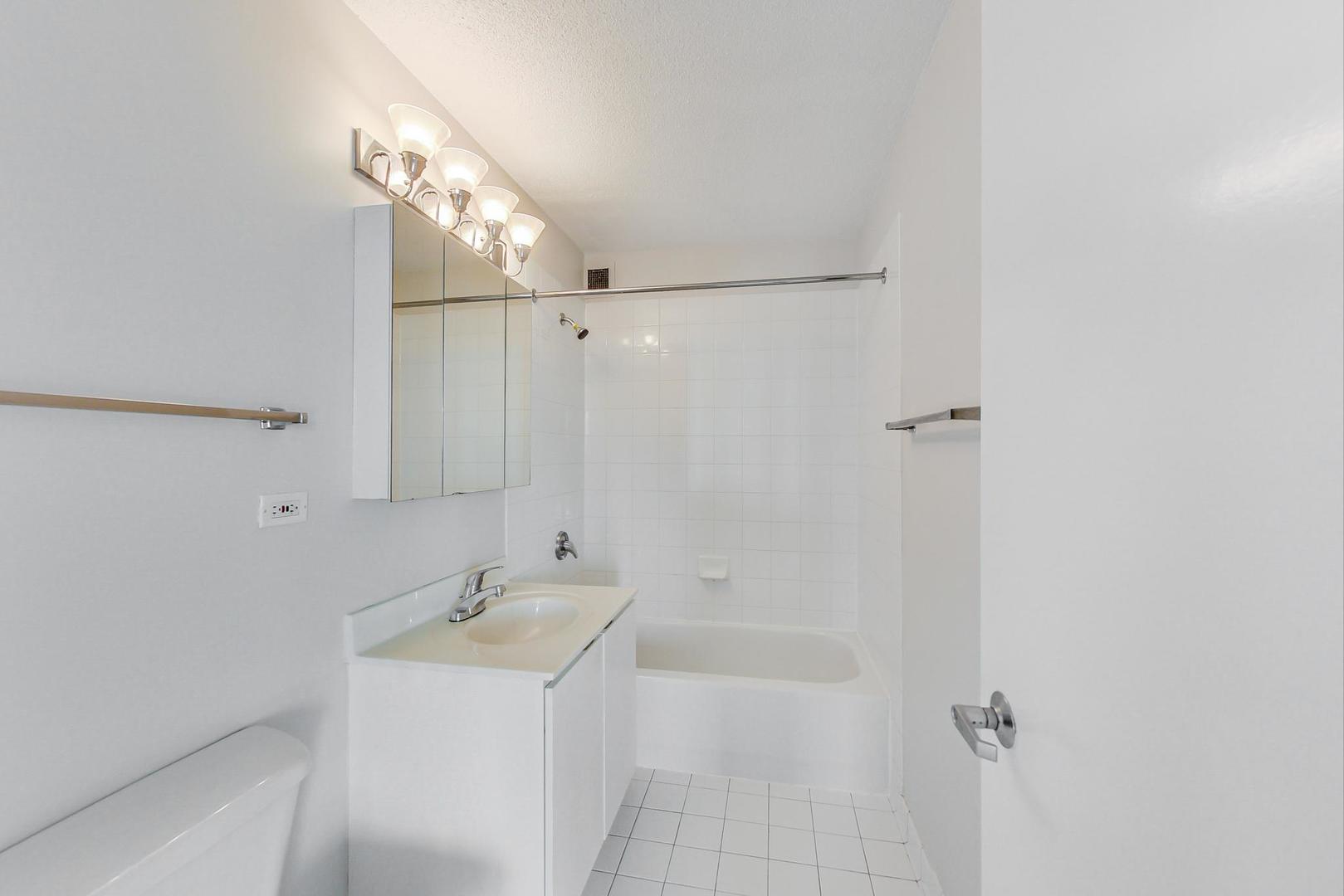 2 E Erie Street Unit: 3506