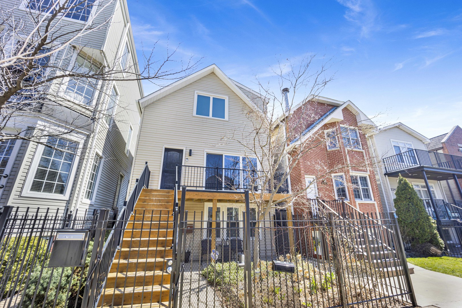 3249 N Leavitt Street