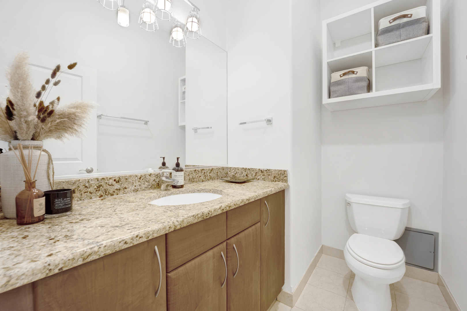 1531 W Fry Street Unit: 1