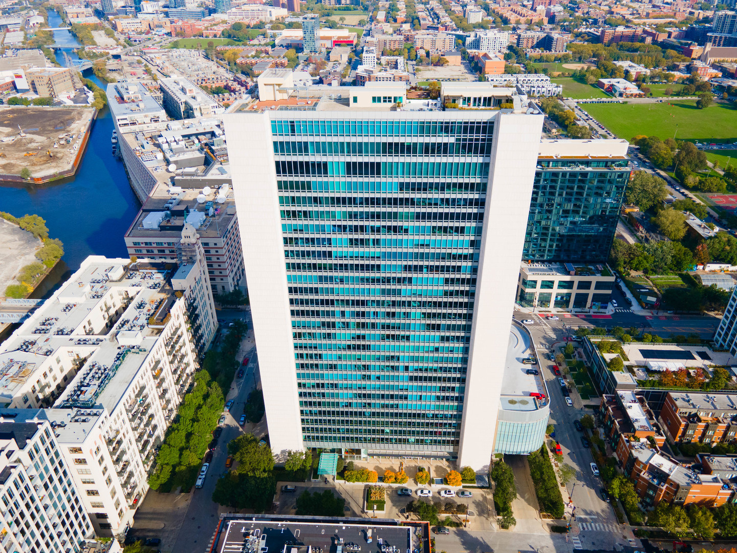500 W Superior Street Unit: 1307