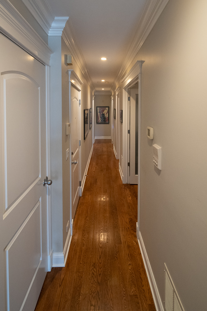 4343 N Western Avenue Unit: 201