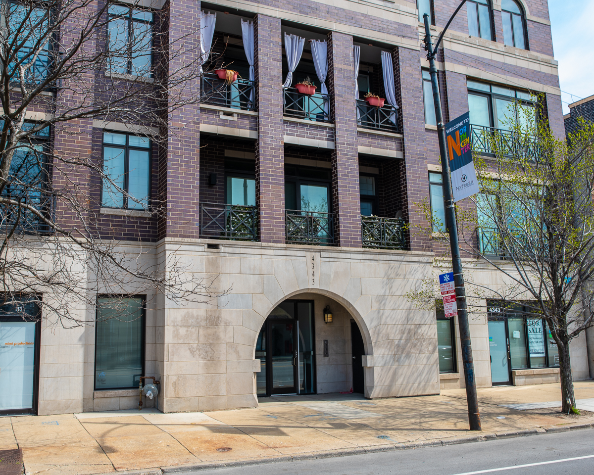 4343 N Western Avenue Unit: 201