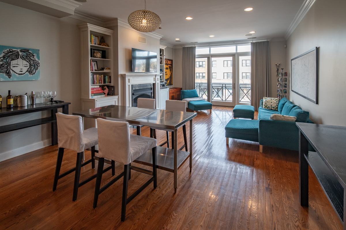 4343 N Western Avenue Unit: 201