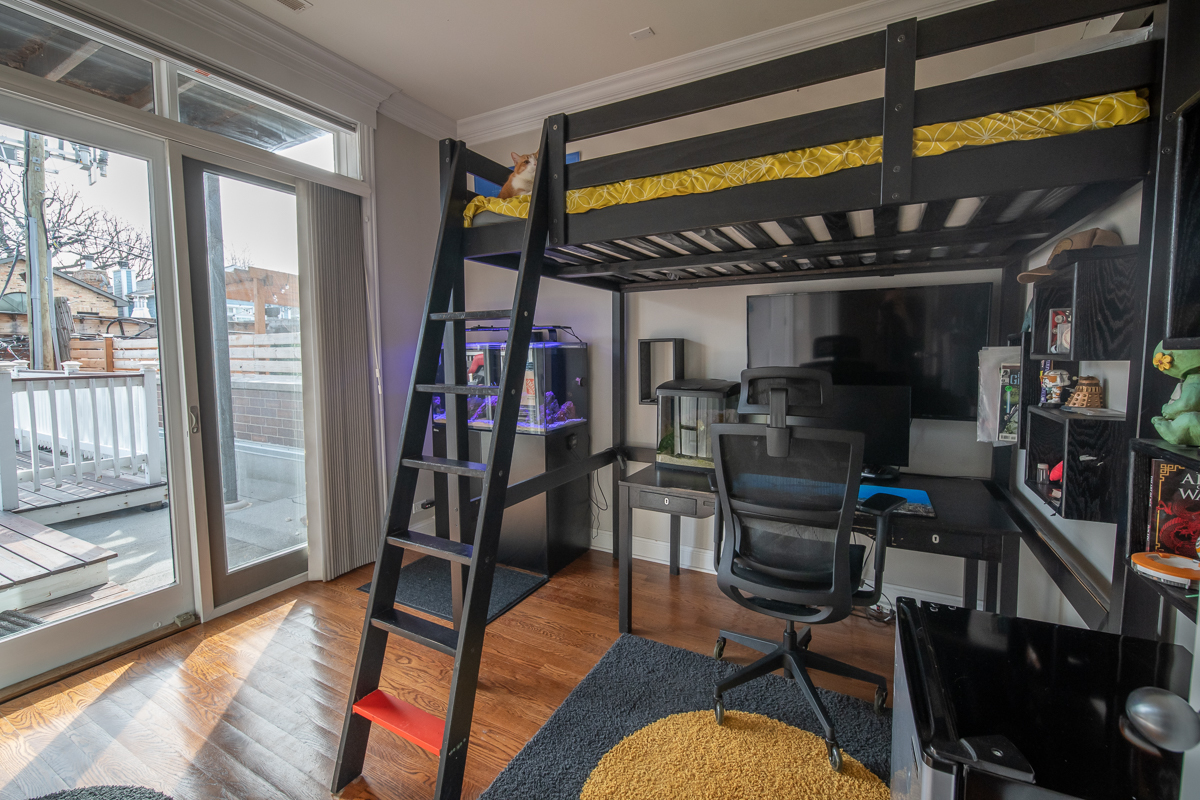 4343 N Western Avenue Unit: 201
