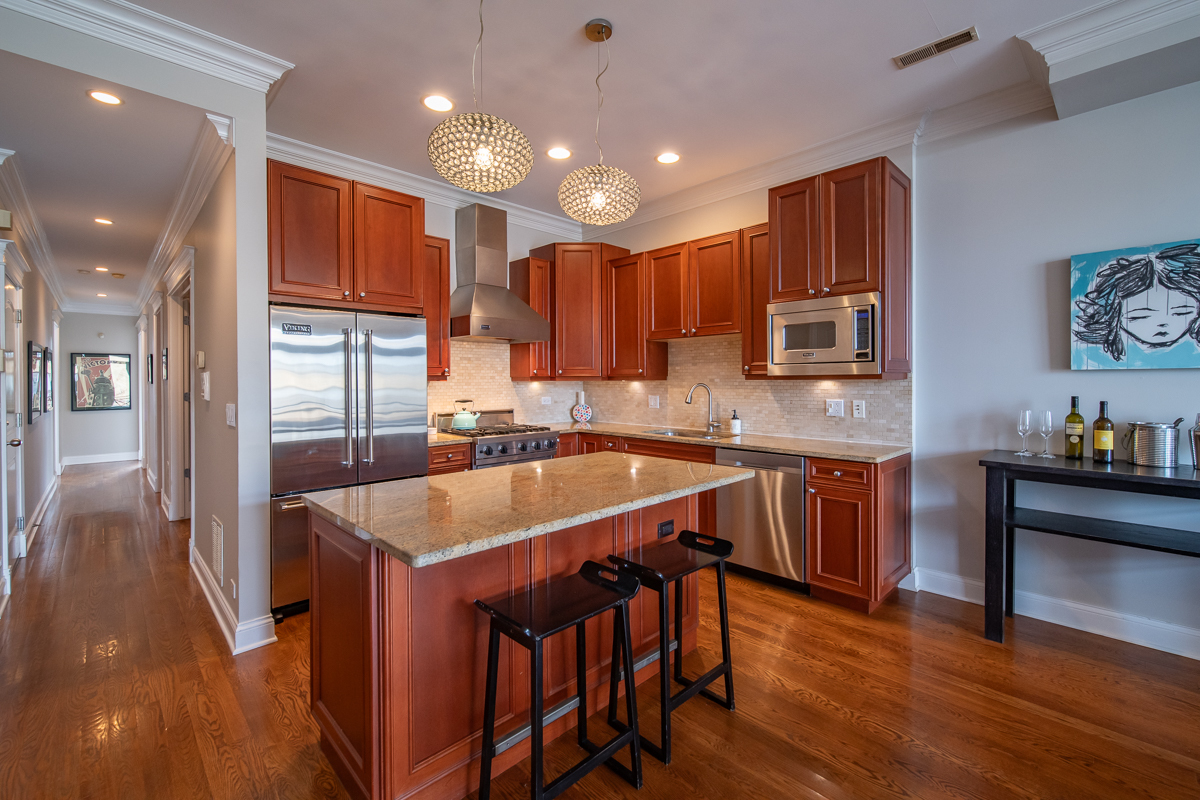 4343 N Western Avenue Unit: 201