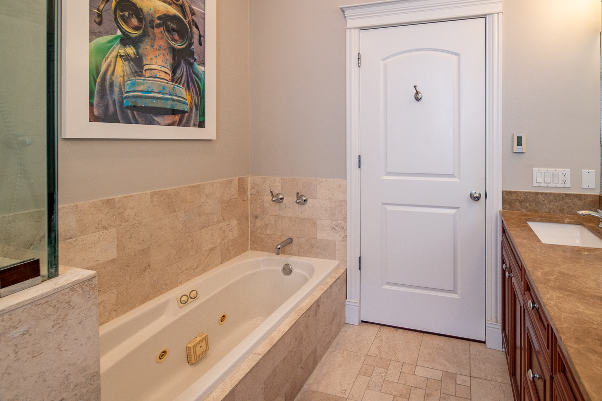 4343 N Western Avenue Unit: 201