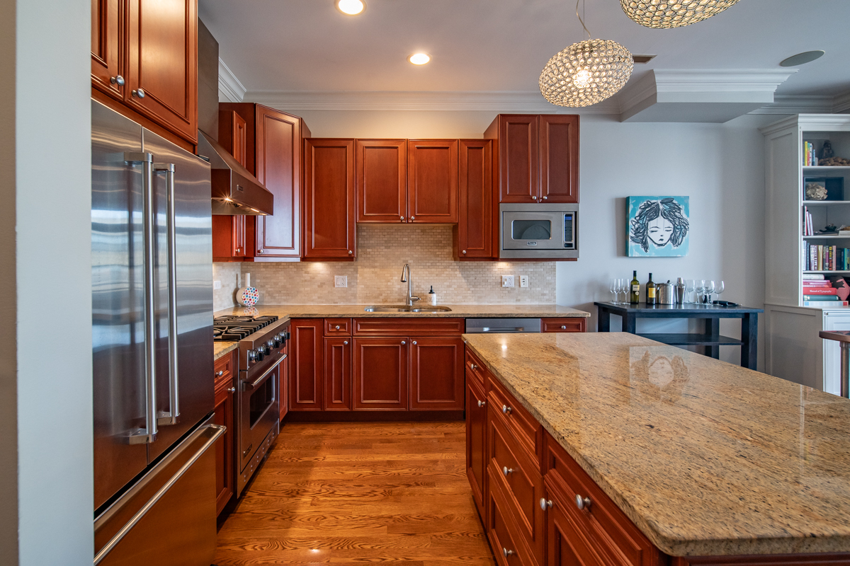 4343 N Western Avenue Unit: 201
