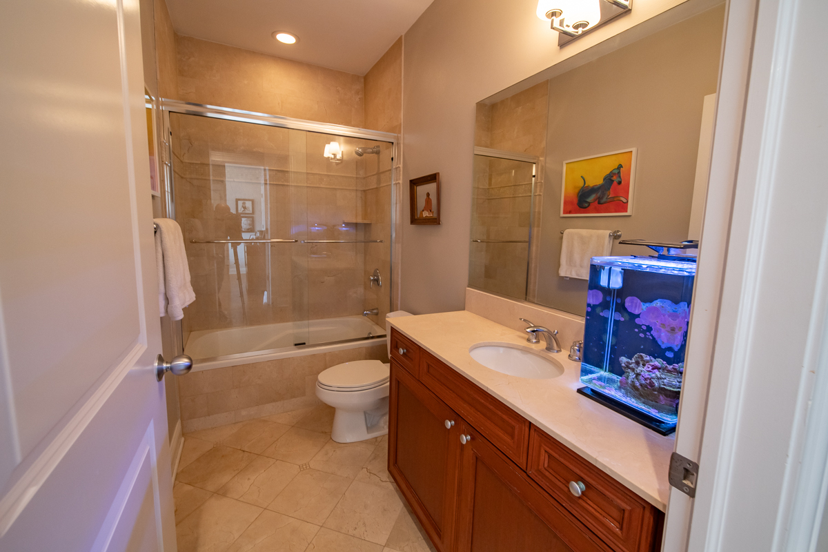 4343 N Western Avenue Unit: 201