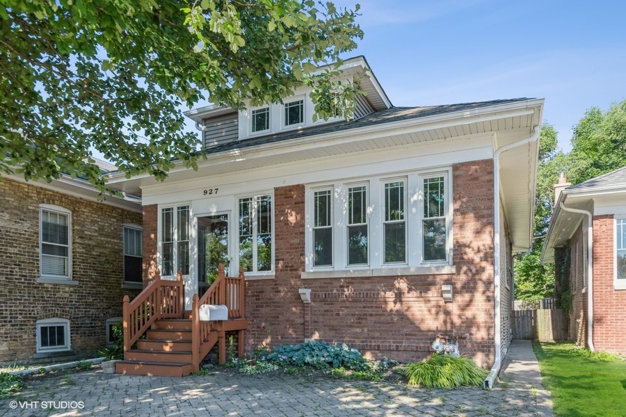 927 Green Bay Road