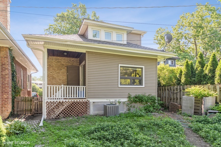 927 Green Bay Road