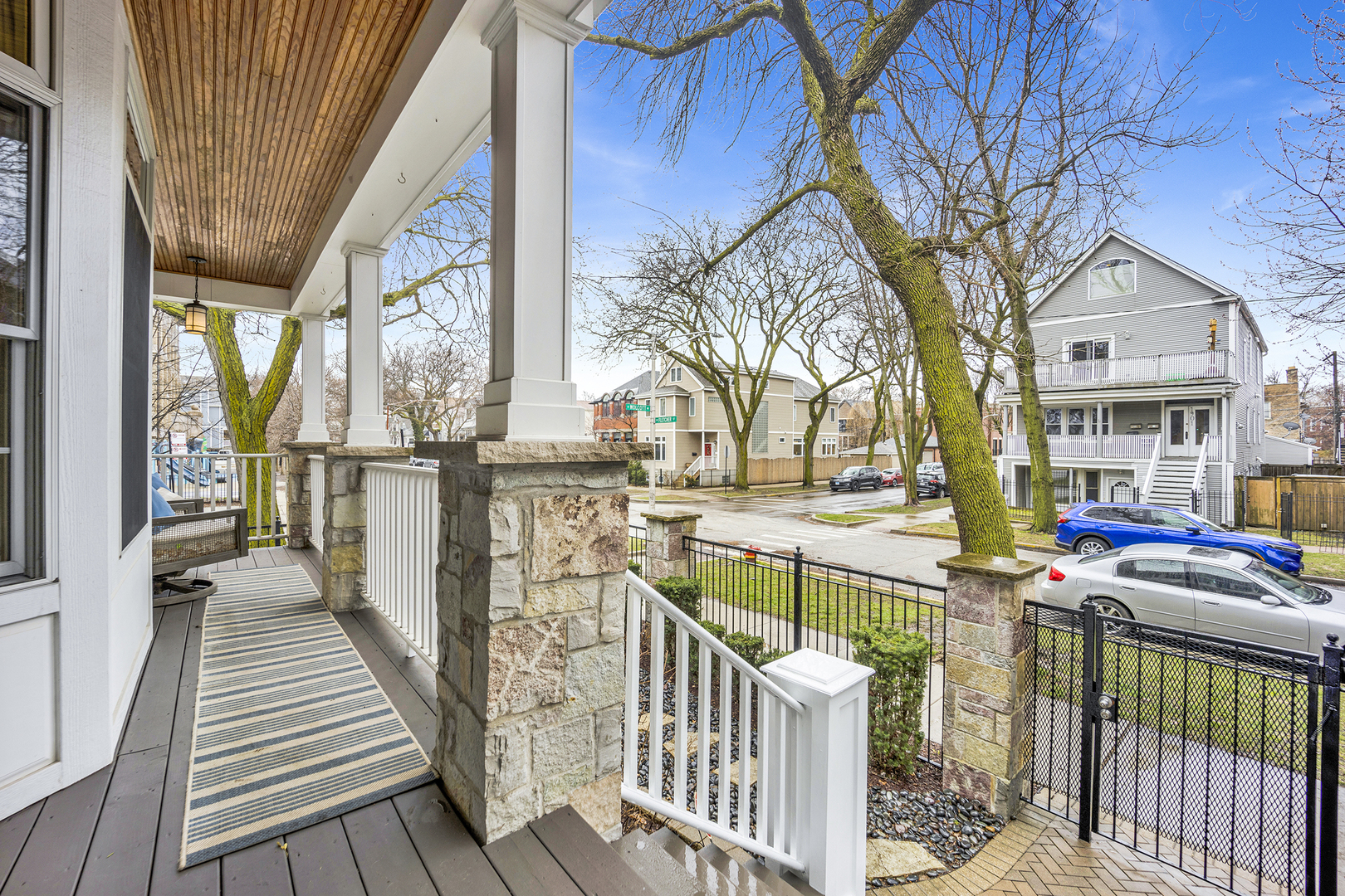 1900 W Fletcher Street