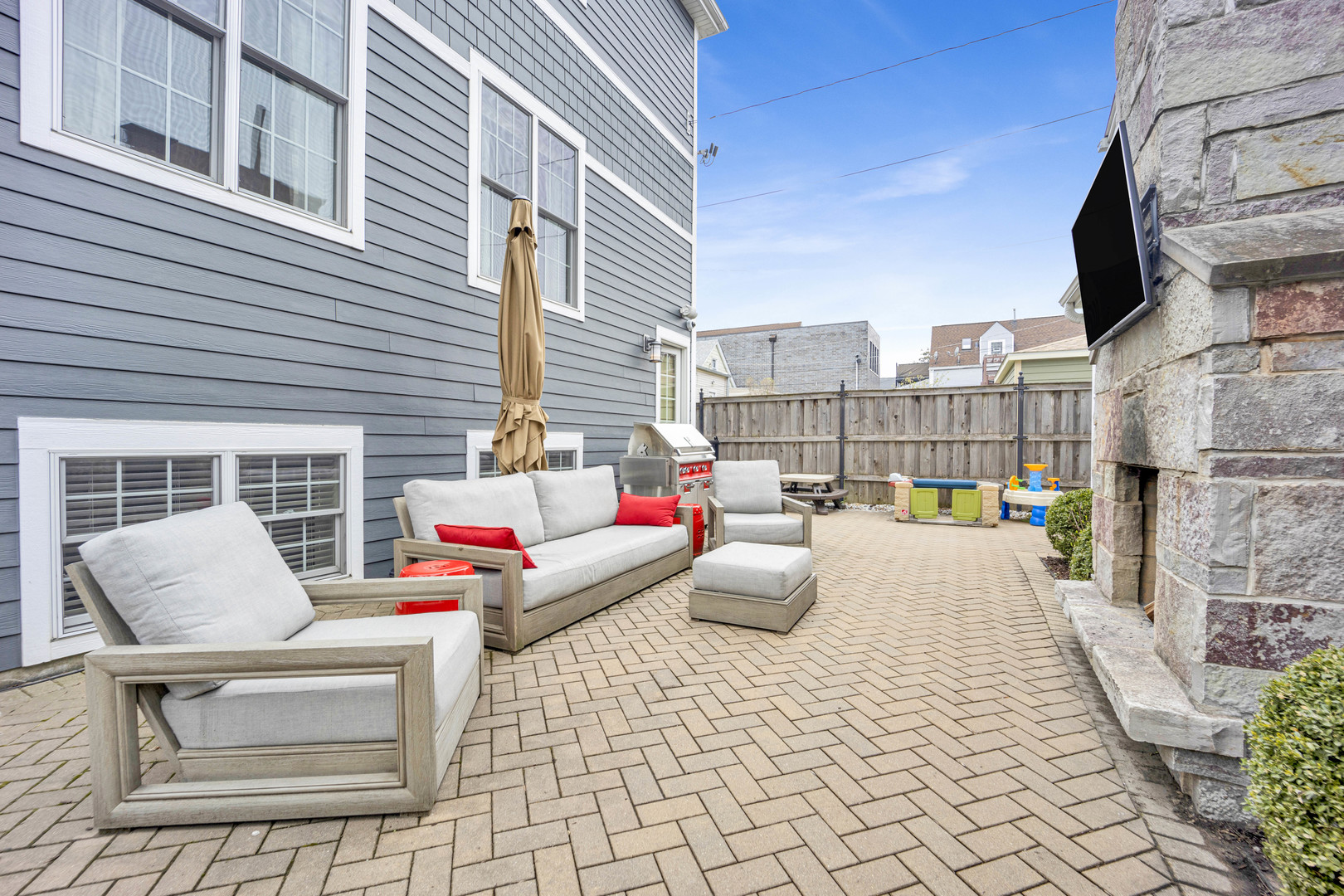 1900 W Fletcher Street