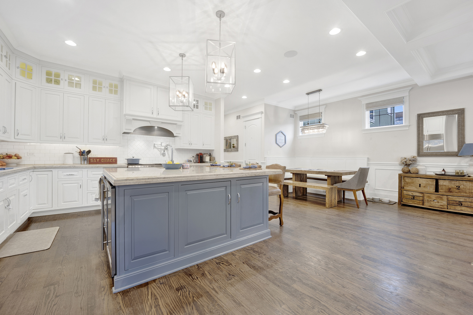 1900 W Fletcher Street