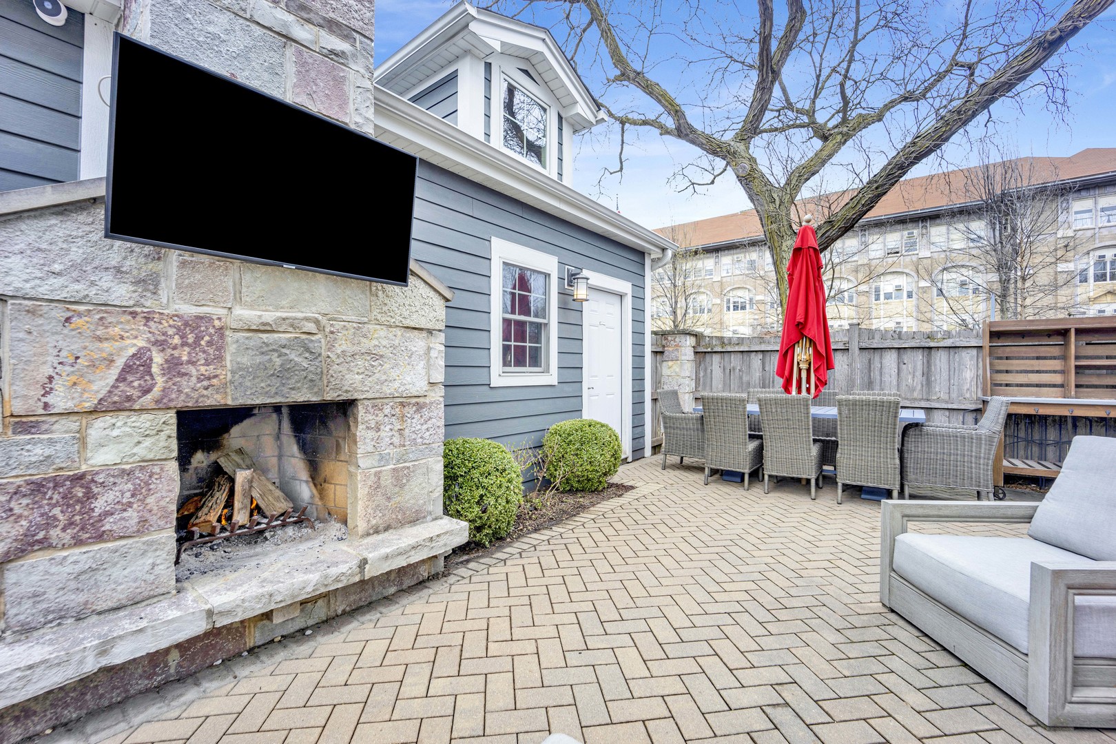 1900 W Fletcher Street