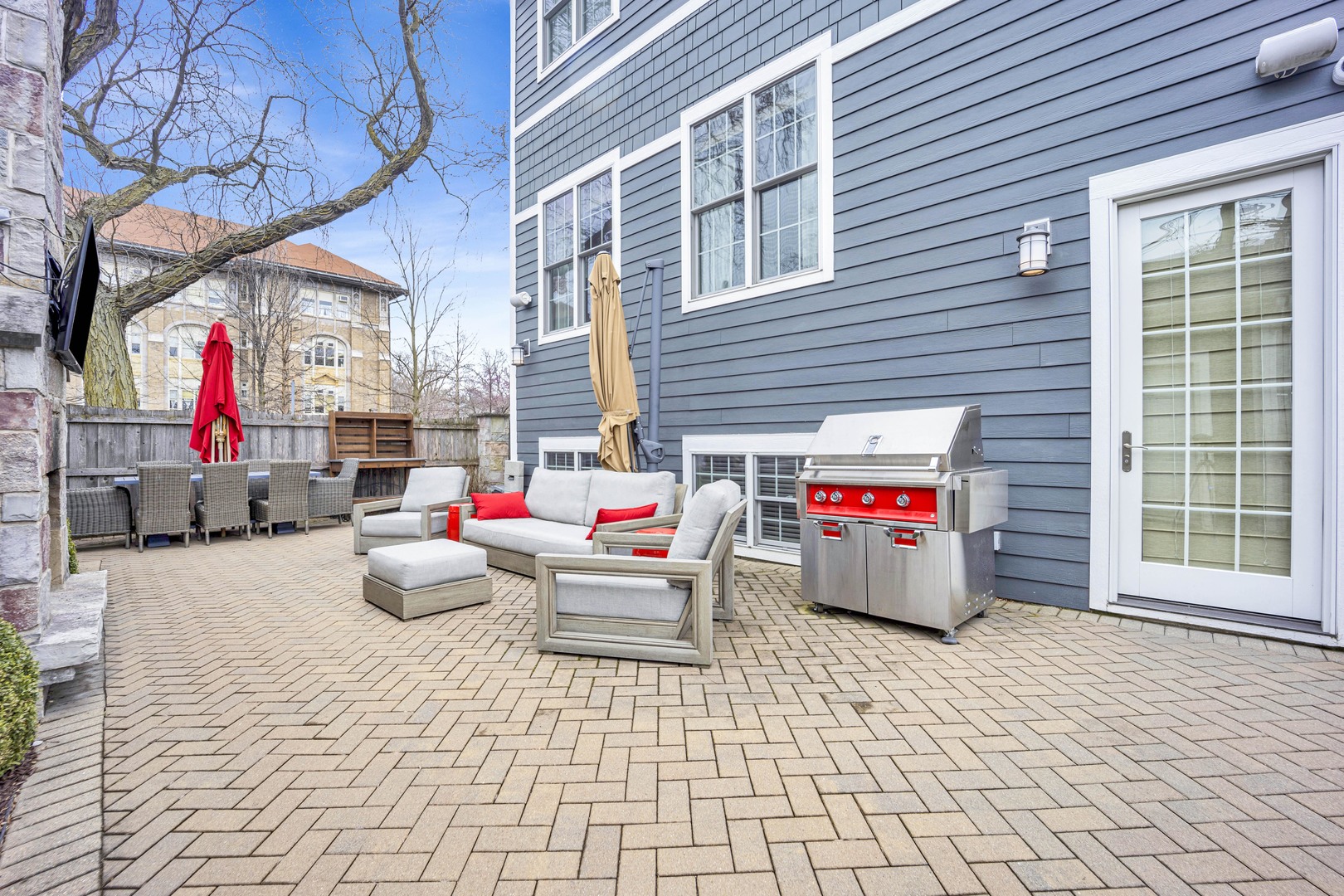 1900 W Fletcher Street
