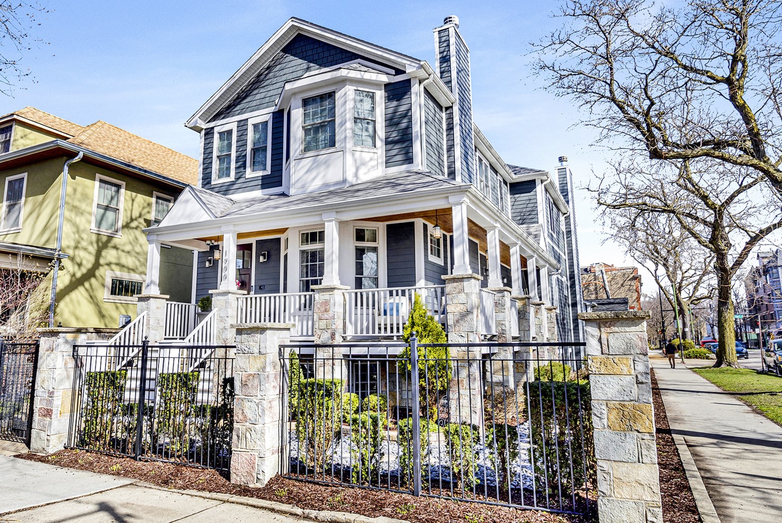 1900 W Fletcher Street