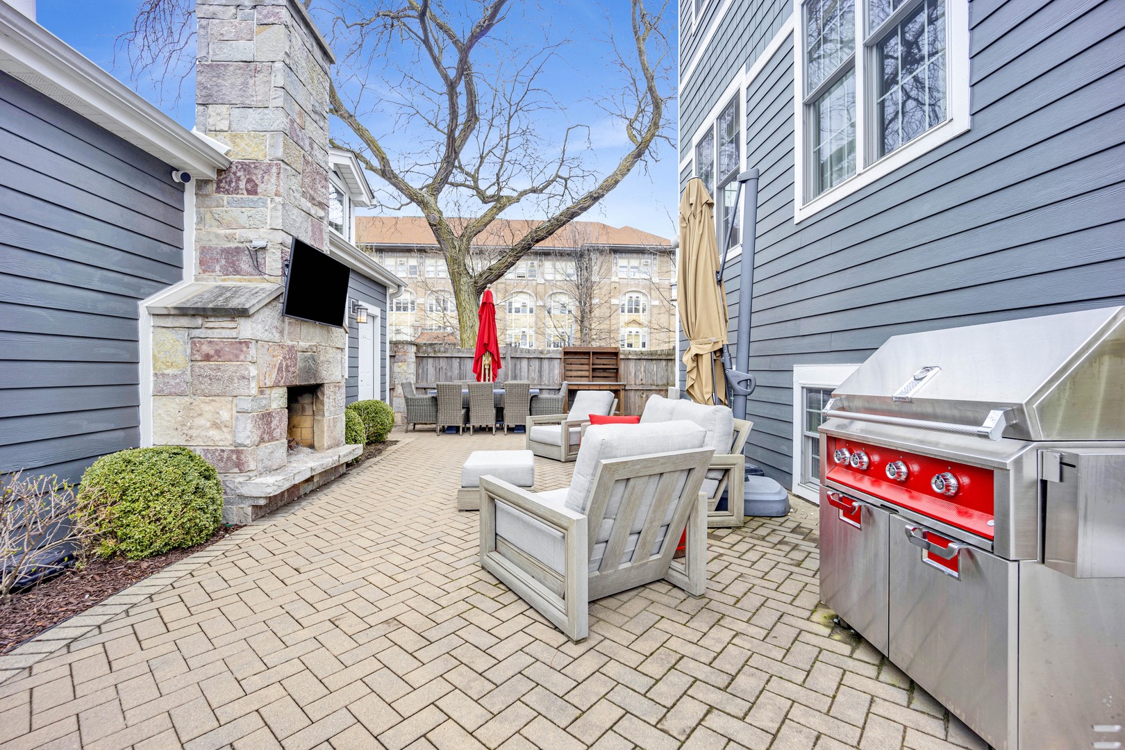 1900 W Fletcher Street