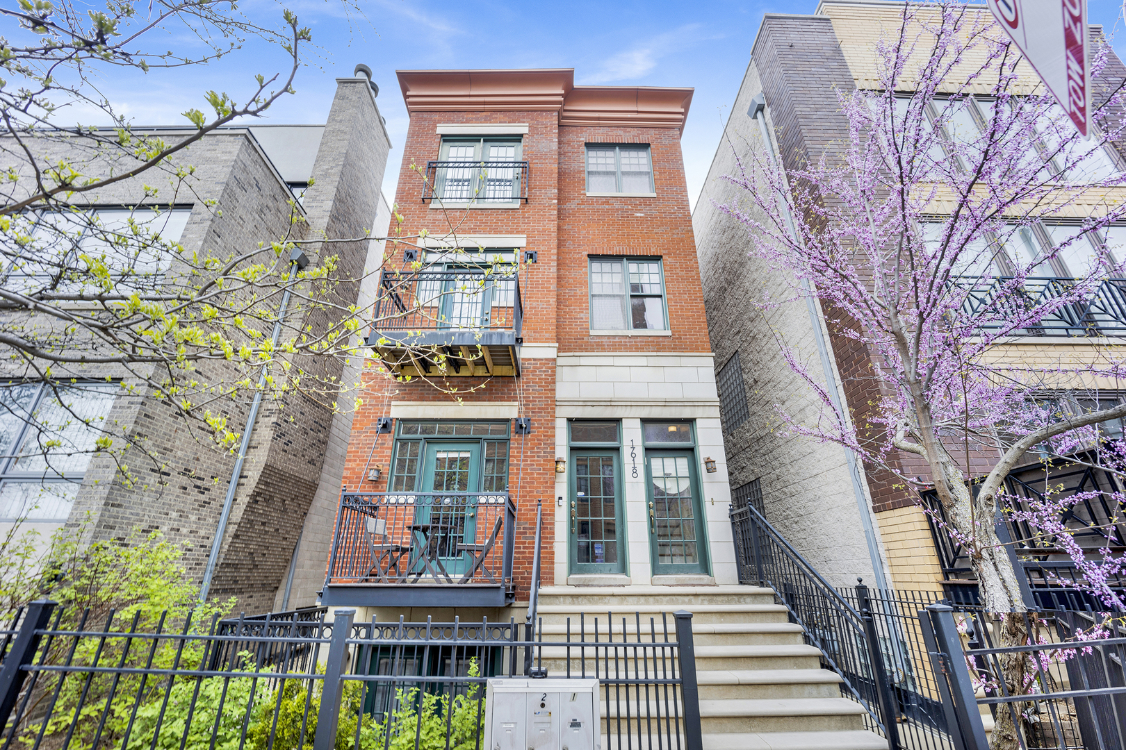 1618 W Augusta Boulevard Unit: 2